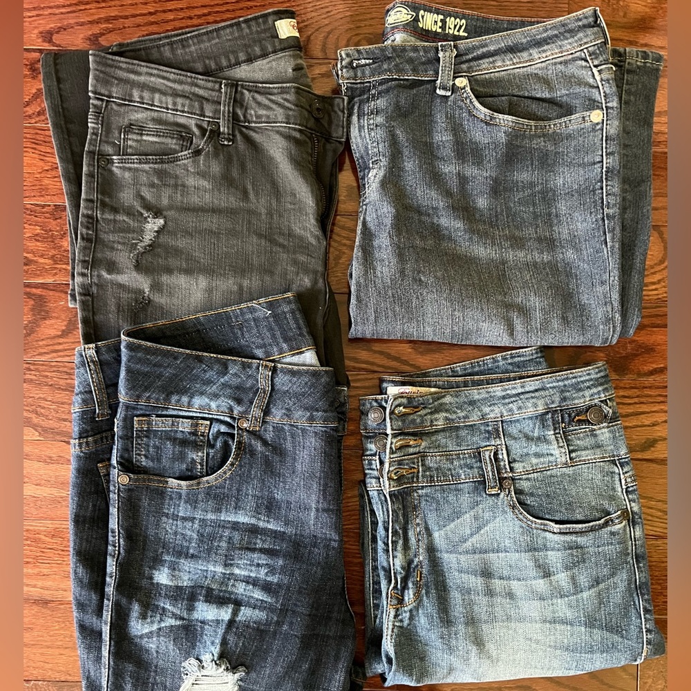 Lots of 4 plus sizes denim jeans with some stretch- amazing fit and style, euc